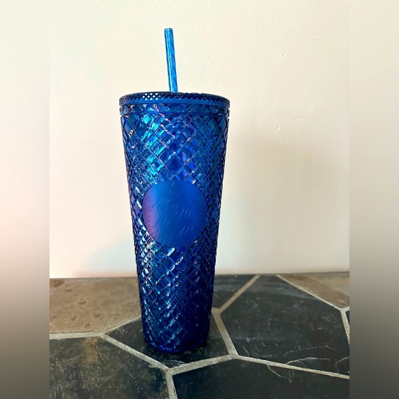 Starbucks Limited Edition Holiday 2023 Venti 24oz Blue Cold Cup. - Picture 1 of 5